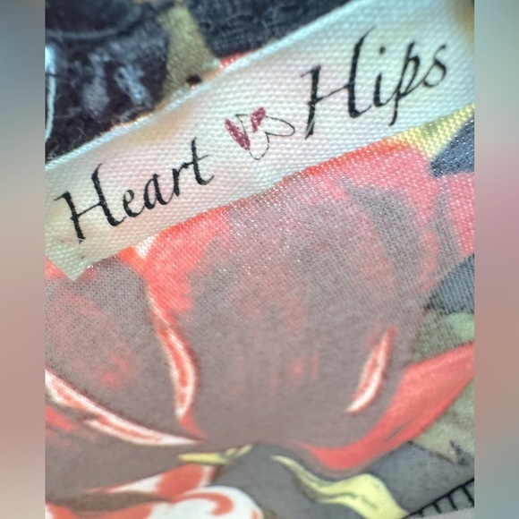 NWOT Heart 💜 Hips Black with floral print size Lg soft dress & back criss cross - Picture 3 of 8